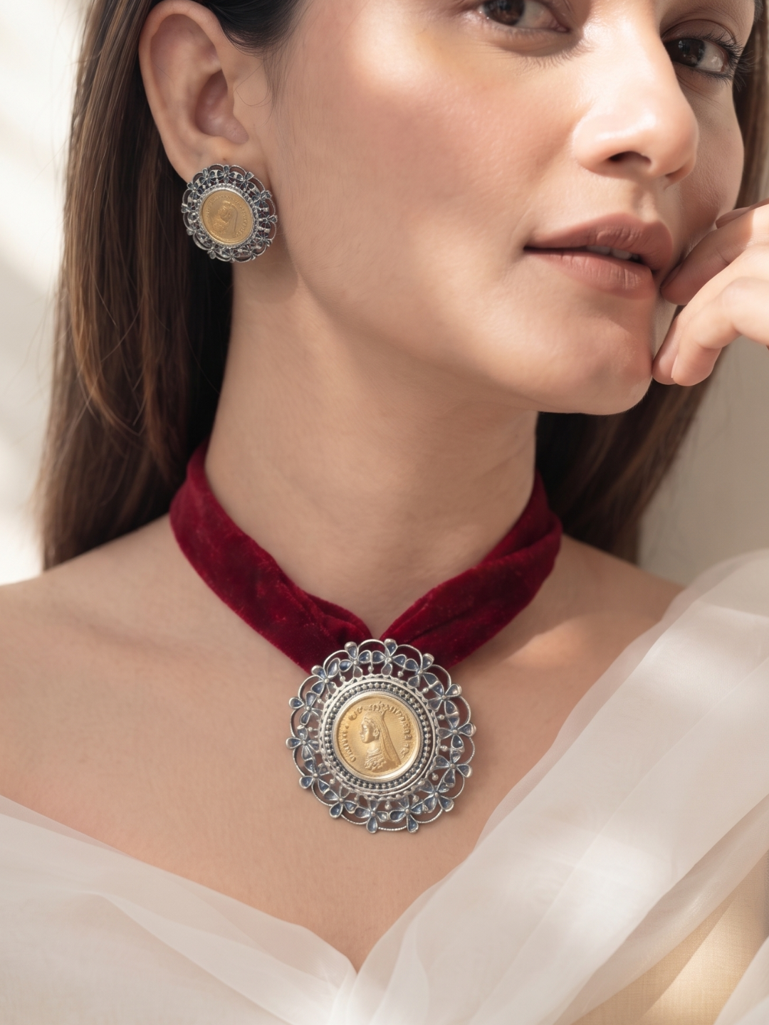 Vintage Crown Velvet Medallion Set