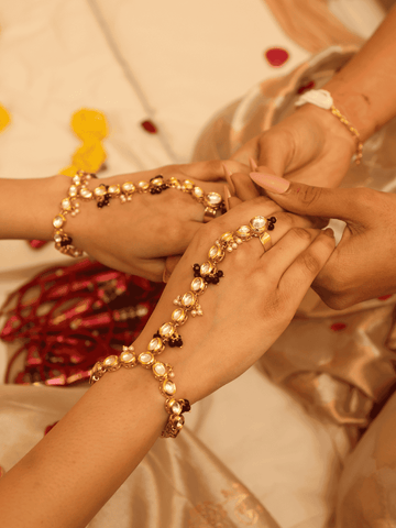 Emerald Grace Kundan Hathphool