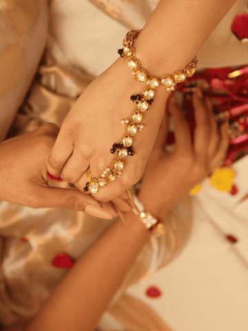 Emerald Grace Kundan Hathphool