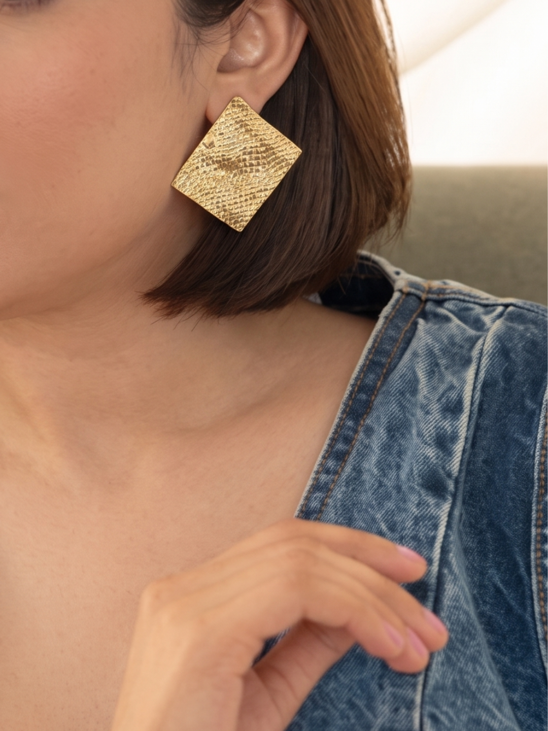 Glow Square Studs Earring