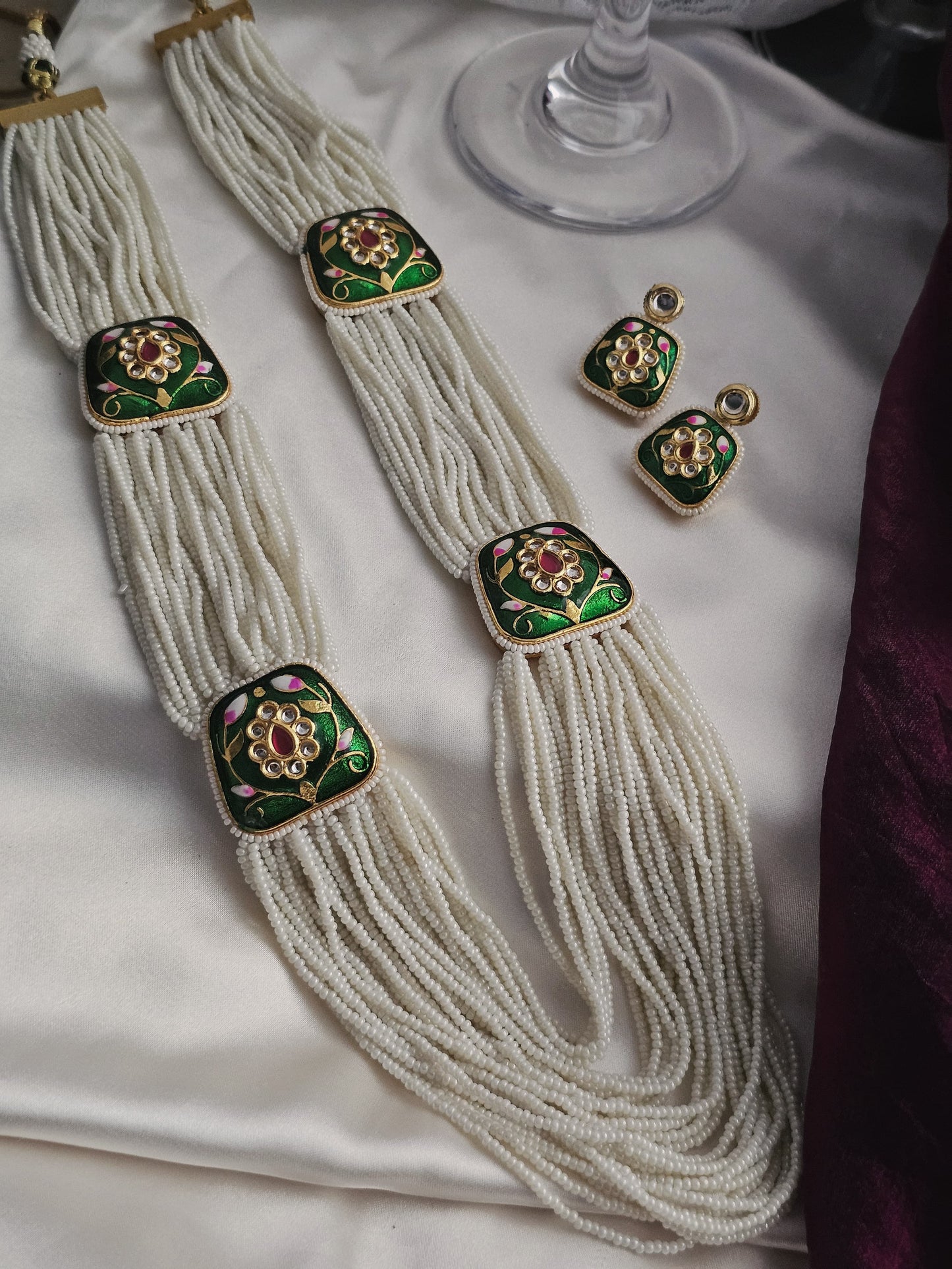 Carved Elegance Pearl Set