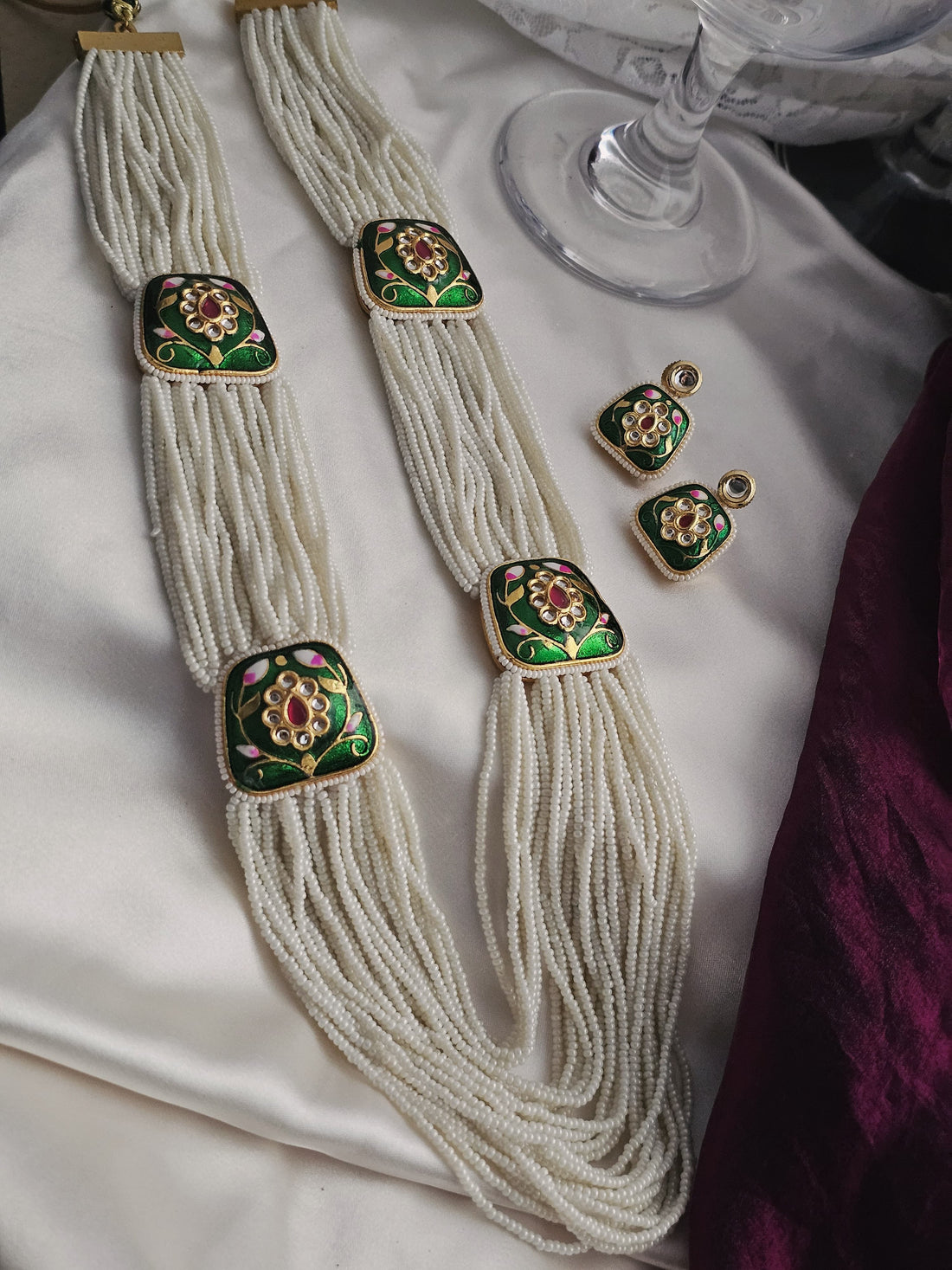 Carved Elegance Pearl Set