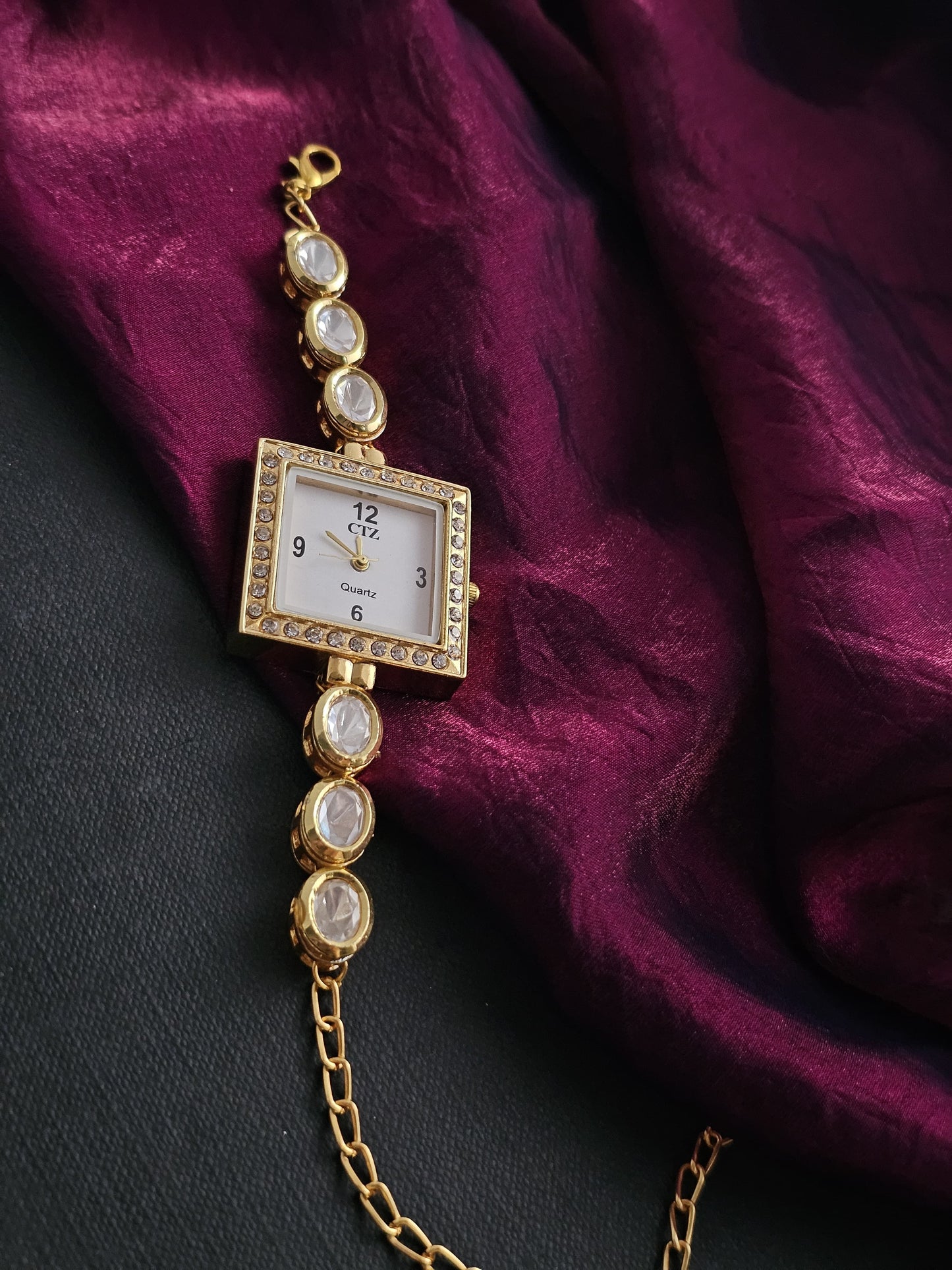 Kundan Radiance Square Dial Watch