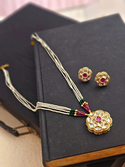 Aahana Beaded Kundan Pendant Set