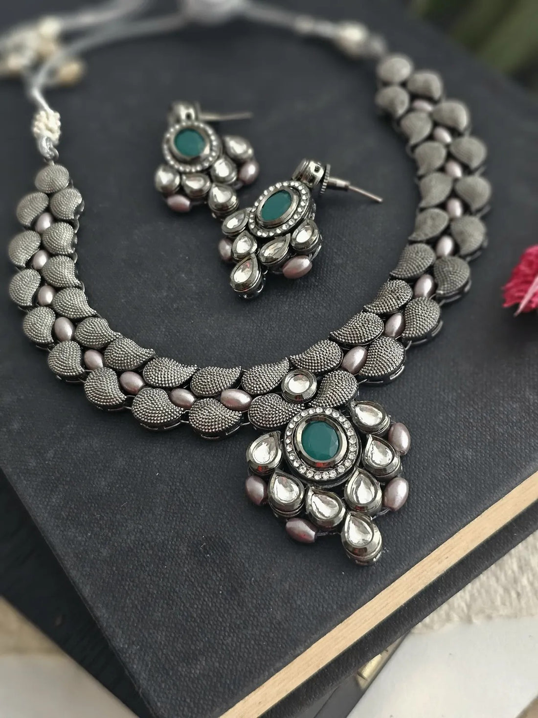 Vashti Elegant Kundan Necklace and Chandelier Earrings Set