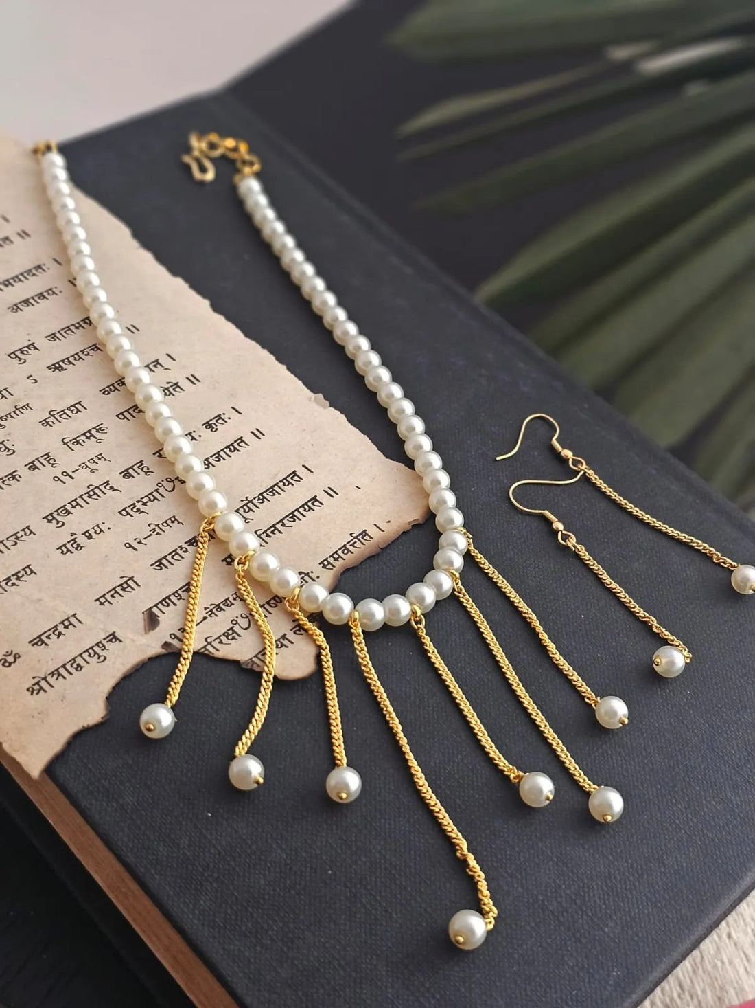 Elora Lustrous Elegant Pearl Necklace Set