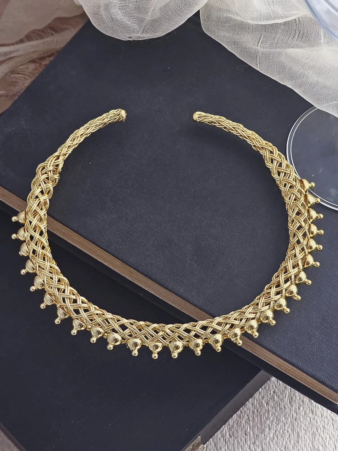 Vaidehi Eternal Spiral Kolhapuri Hasuli Necklace