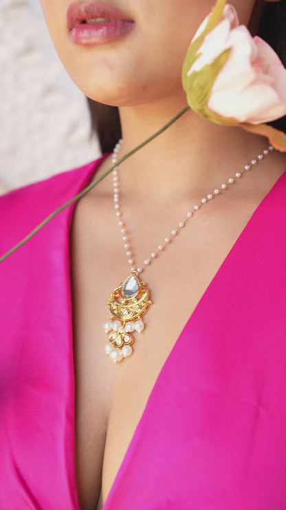 Kaira Ethereal Pearl & Kundan Necklace
