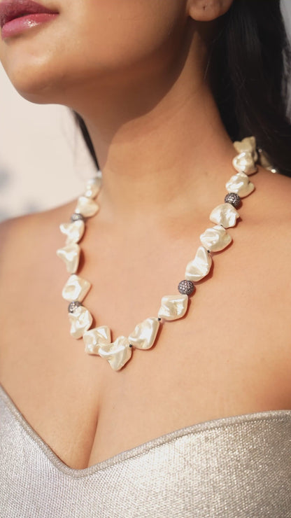 Lyra Mother-Of-Pearl White Elegance Necklace