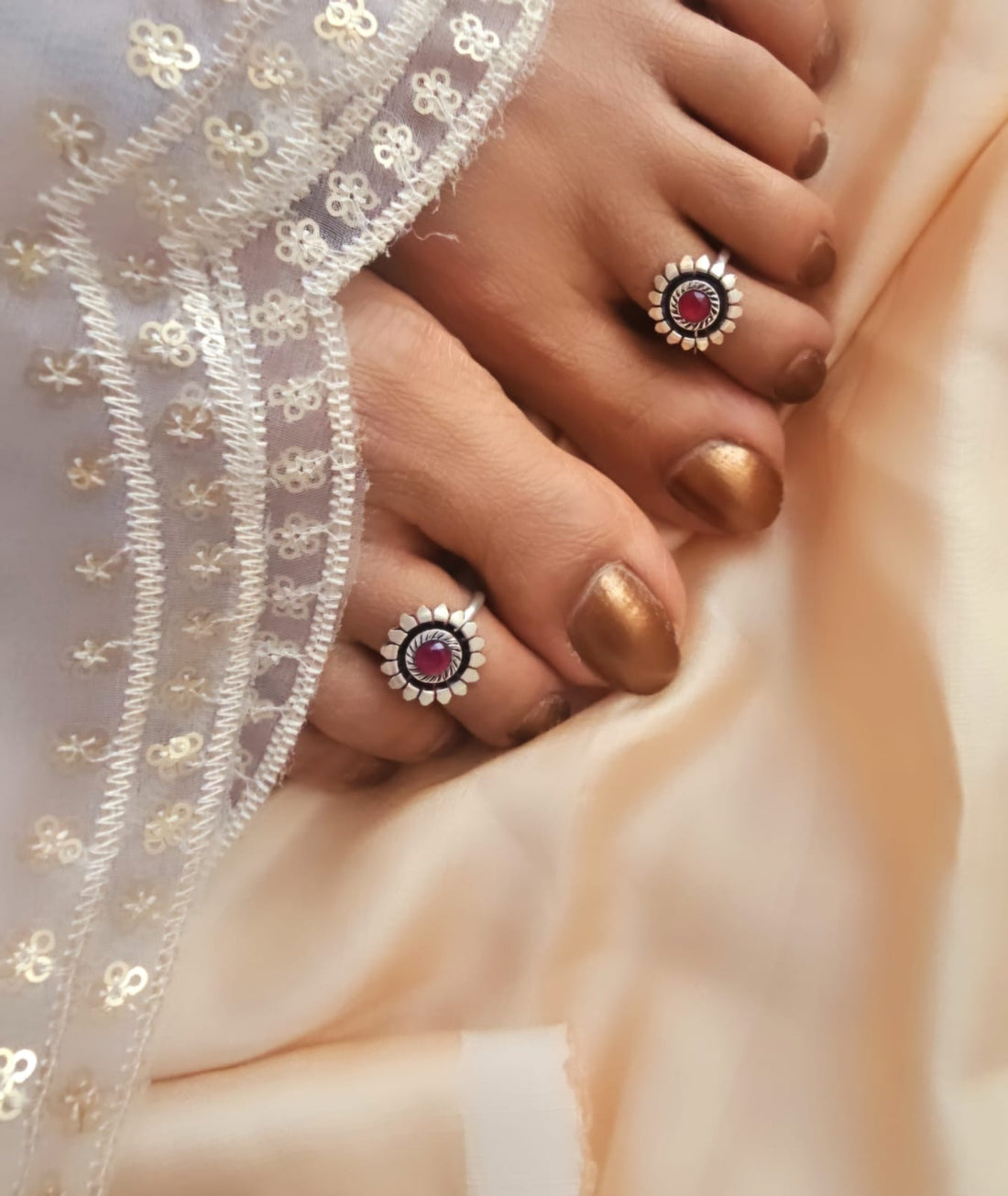 Binni' Wardrobe Hand crafted German Silver toe ring pair