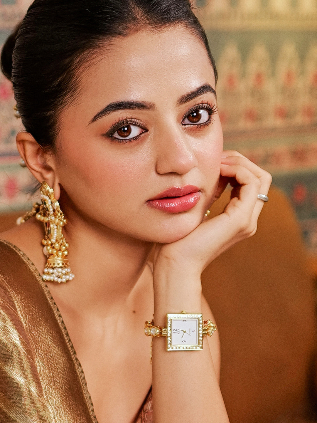 Kundan Radiance Square Dial Watch