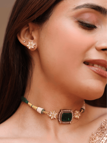 Emerald Harmony Thread Necklace